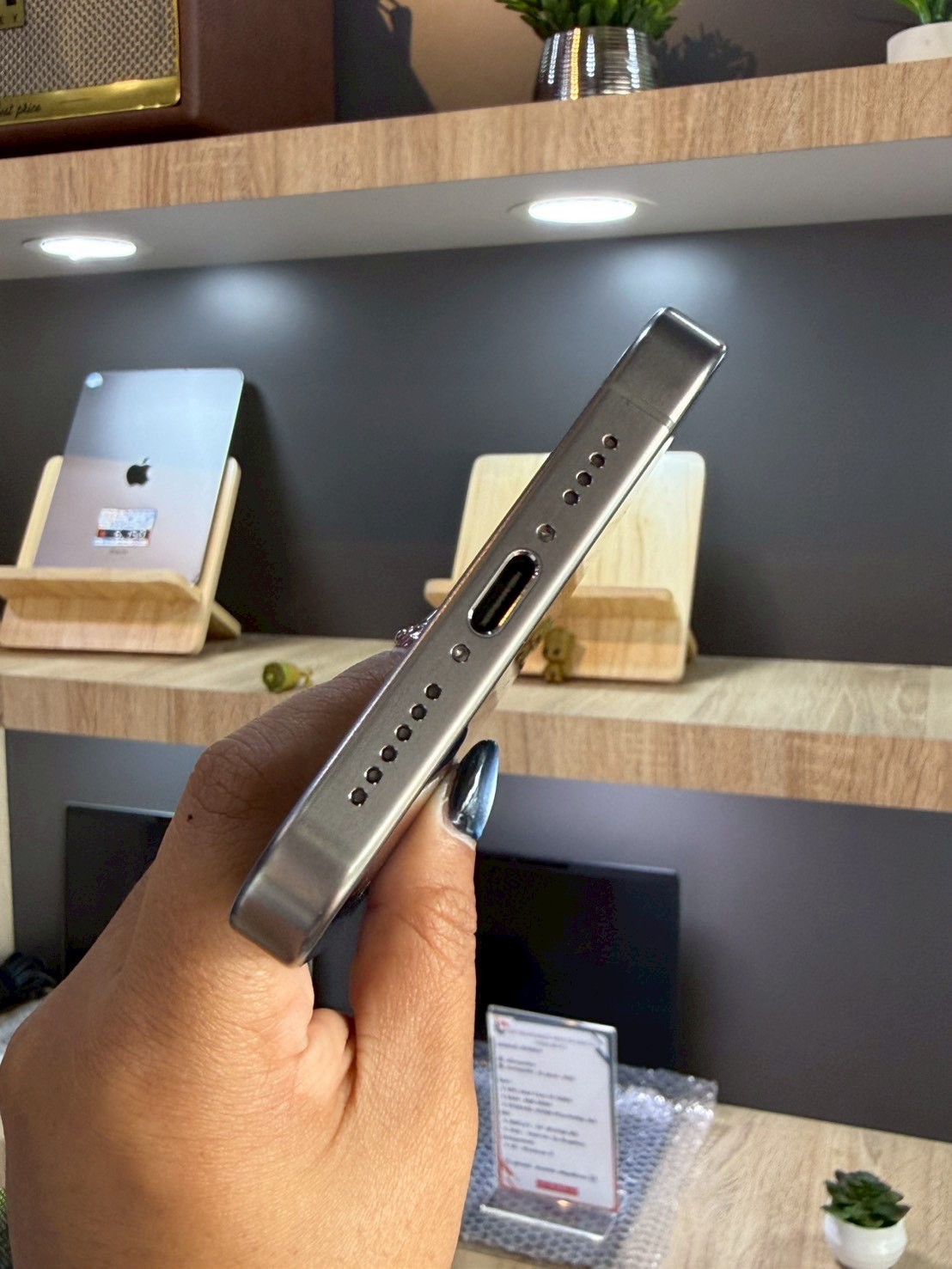 iPhone 15 Pro Max 1TB Natural Titanium