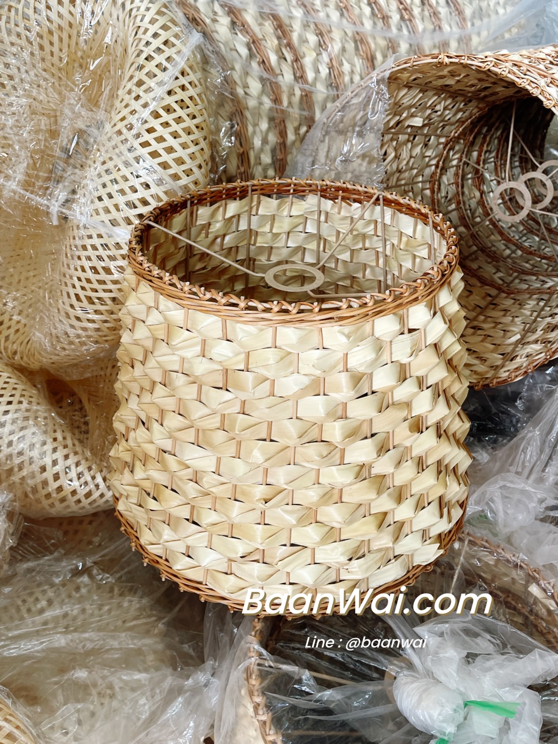 โคมไฟสานใบลาน ขนาด 40 * 30 cm