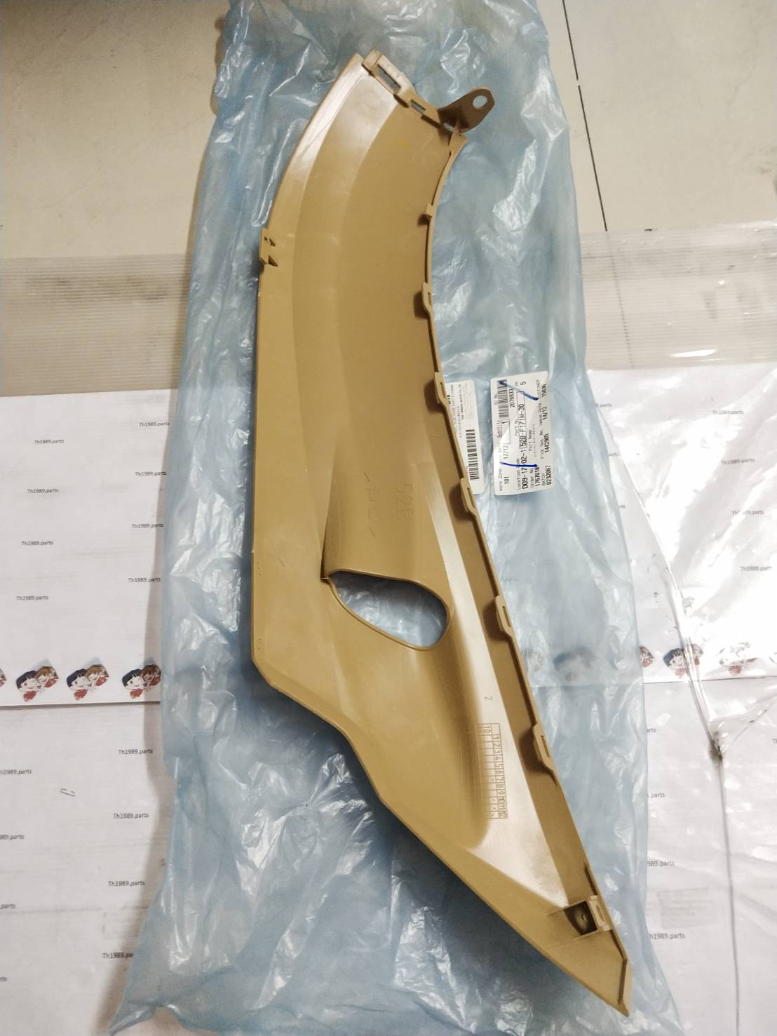 ฝาข้างขวาตัวล่างสีน้ำตาล สำหรับรุ่น FIORE อะไหล่แท้ YAMAHA 52B-F171M-30