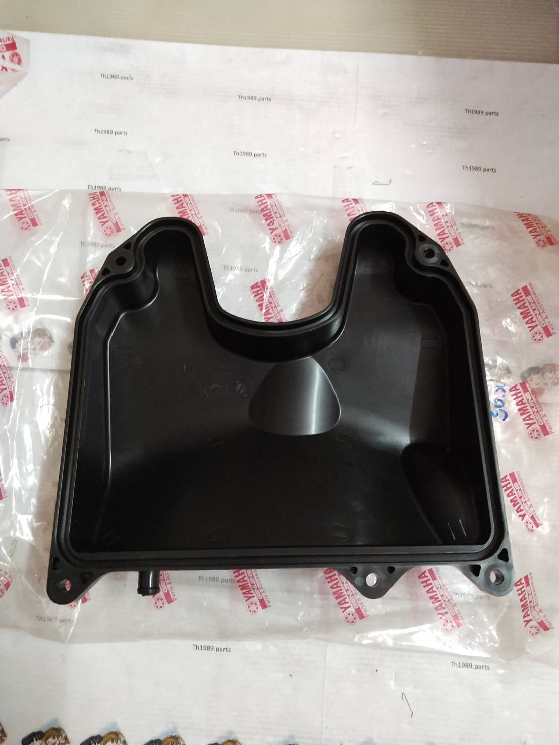 ฝาครอบไส้กรองอากาศตัวหน้า SPARK115I 2013-2016 , SPARK LX , FINN 2018-2021 อะไหล่แท้ YAMAHA 1FC-E4412-00 รหัสทดแทน 1FP-E4412-00