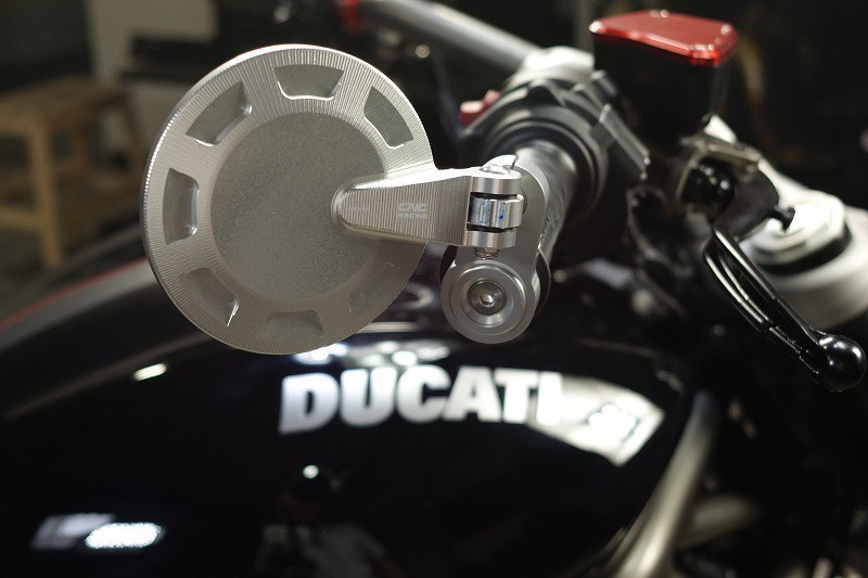 กระจกปลายแฮนด์ CNC racing สำหรับ M821 2018+ แบบกลม สีดำ รุ่น Rocket