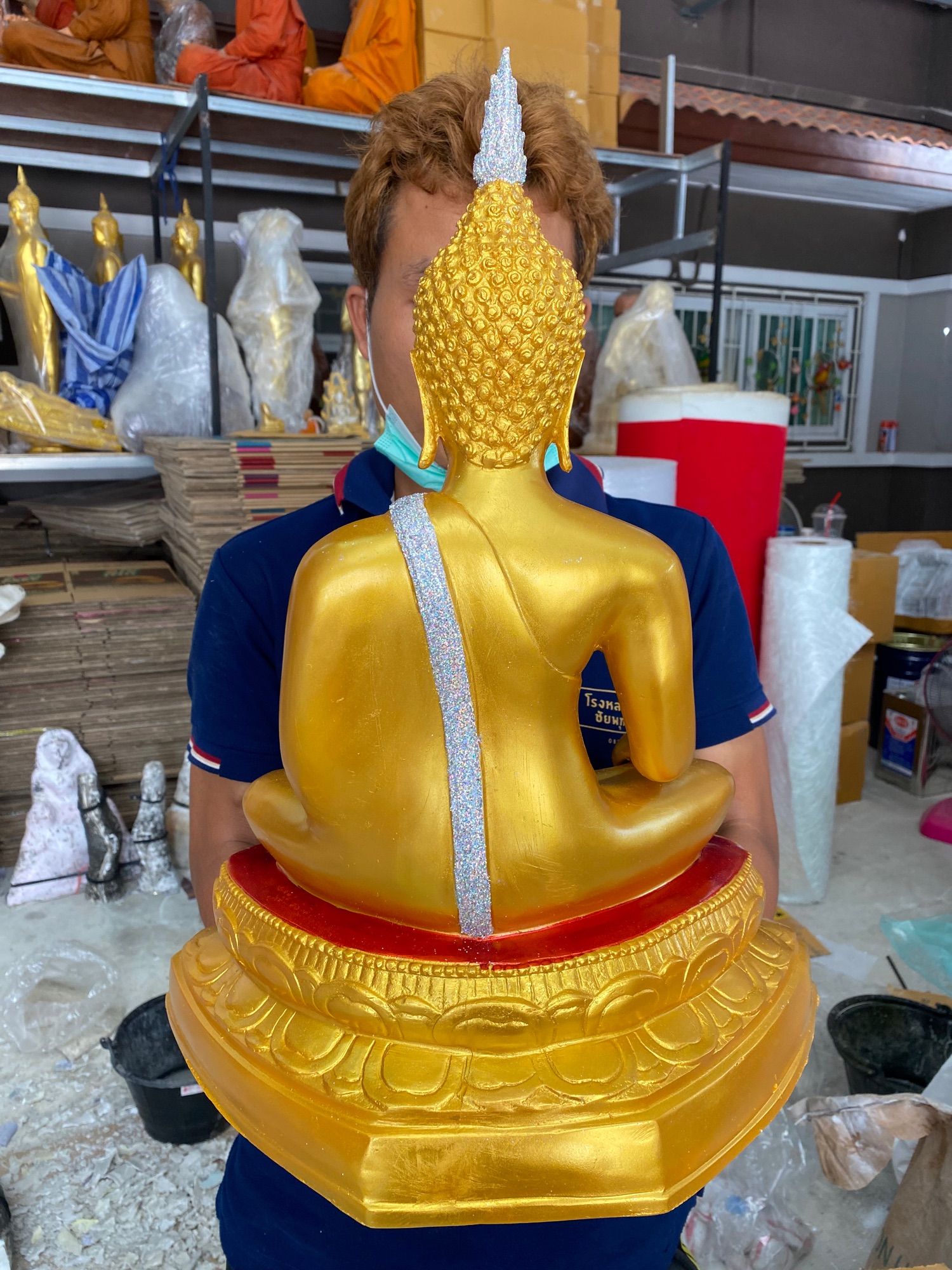 พระปางสะดุ้งมาร เป็นพระประธานได้ กว้าง 15นิ้วครึ่ง สูง21นิ้ว