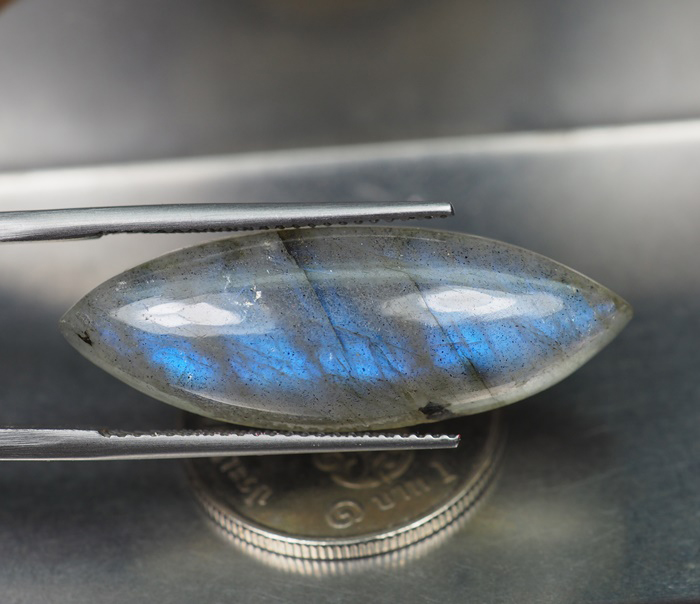 พลอยลาบราโดไรท์ (Labradorite) 17.10 กะรัต