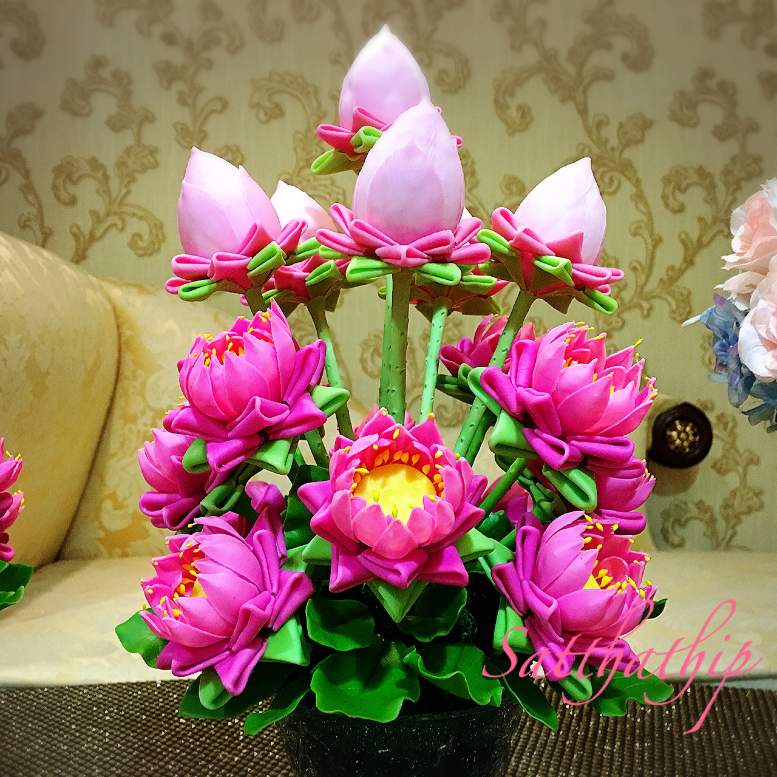 พานดอกบัว - ดอกบัวประดิษฐ์ - แจกันดอกบัวพับ (ข้างละ 18 ดอก) ประดิษฐ์จากดิน - Lotus Flower