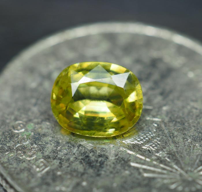 พลอยแท้สฟีน (Sphene) 0.80 กะรัต