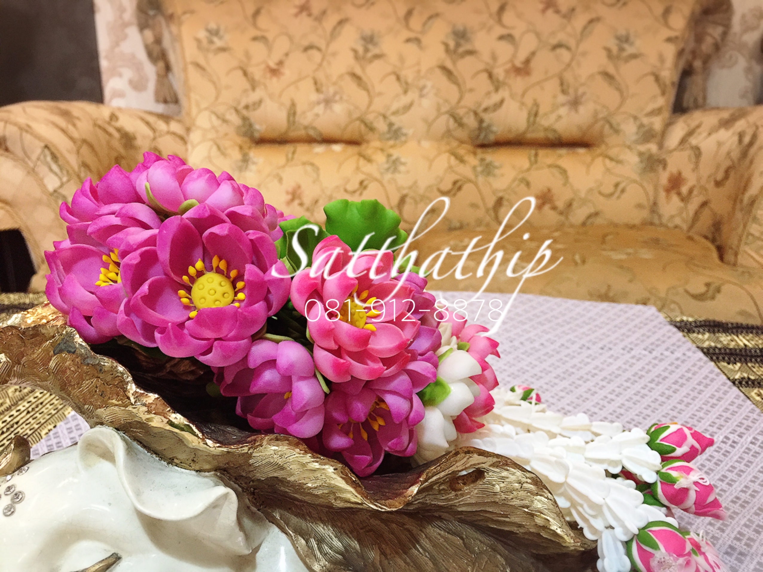 พวงมาลัยดอกบัวหลวง ประดิษฐ์จากดิน - Lotus garland