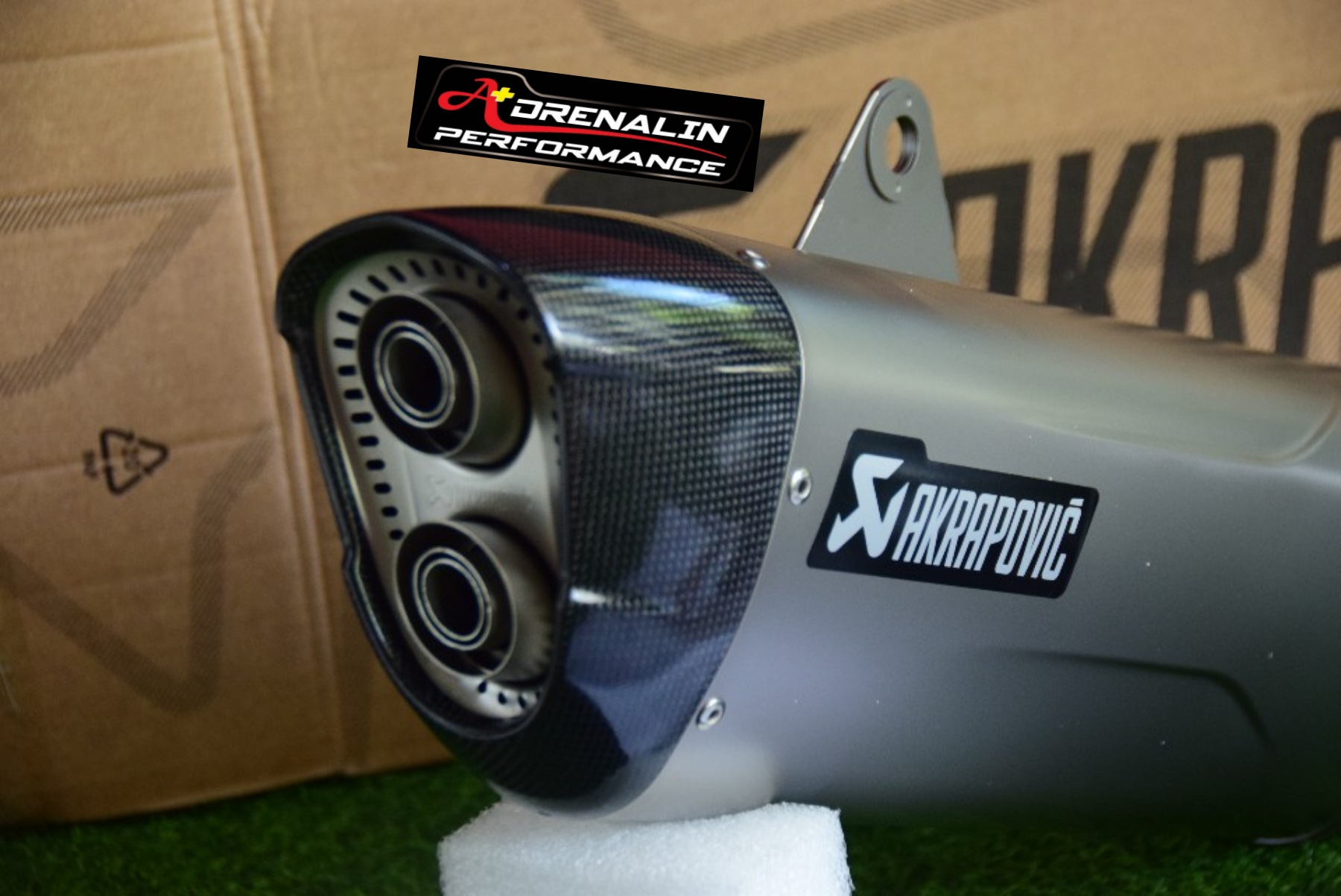 ท่อ Akrapovic full ไทเทเนียม ปลายทรงดาบ สำหรับ Tmax 560 2021+ (For Exhibition only)