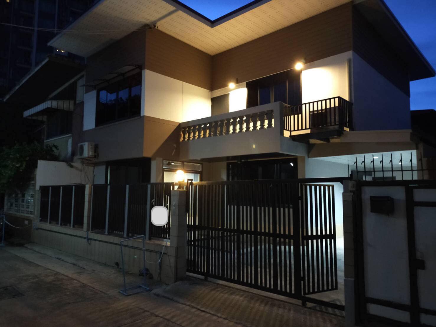 House Ekkamai for rent