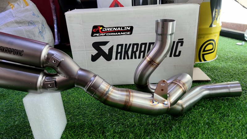 ท่อ Akrapovic สลิปออน สำหรับ Multi V2 , 950 950s 2021+ (For Exhibition only)