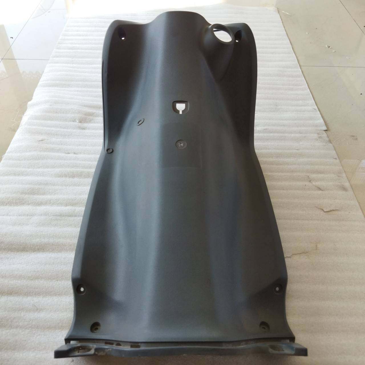 92111-46G00-YUU ฝาครอบบังลม Step125 UY125SL-E อะไหล่แท้ SUZUKI