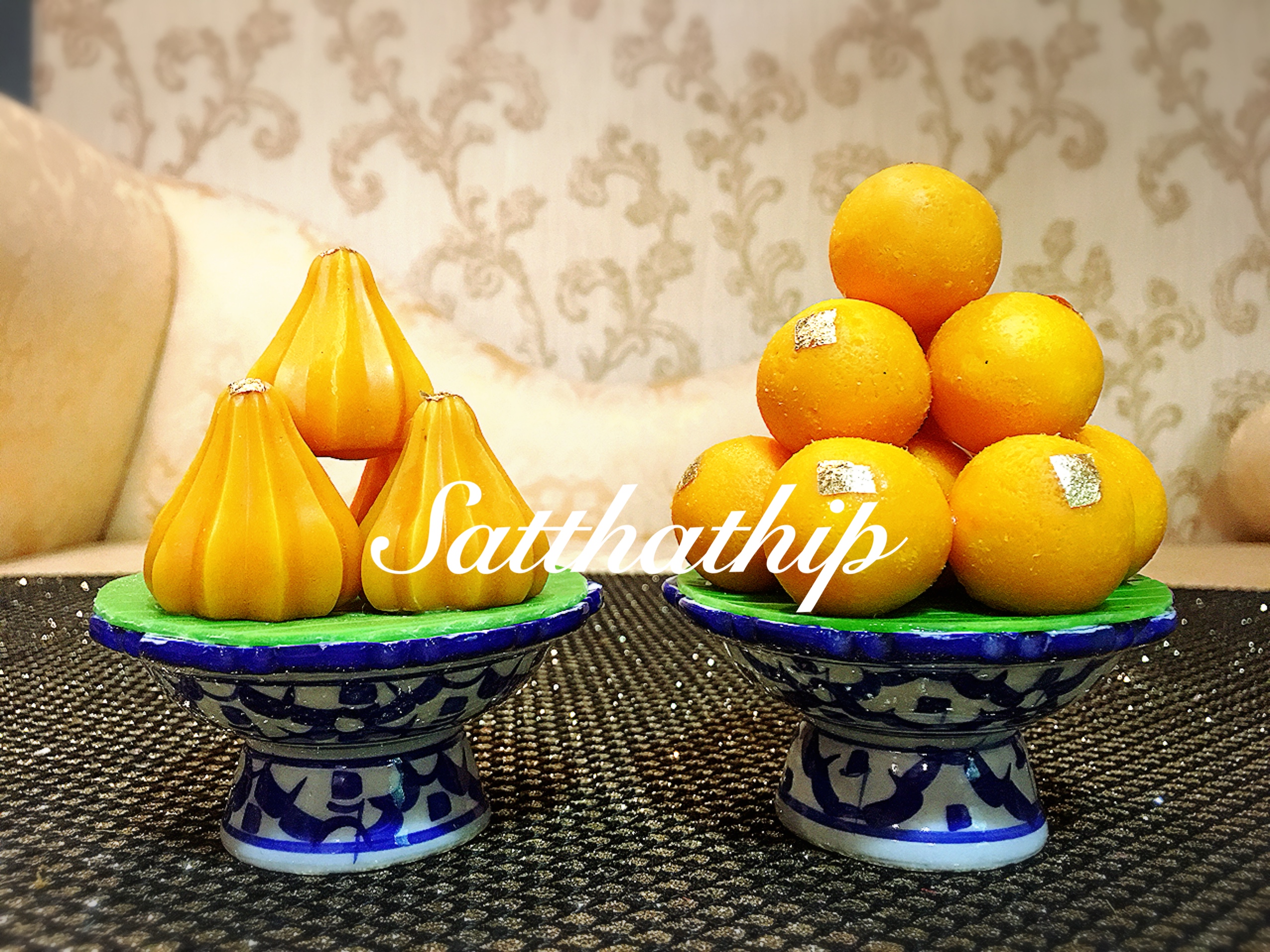 ชุดพานขนมลาดูและโมทกะ สำหรับถวายพระพิฆเนศ ประดิษฐ์จากดิน - Laddu and Modak