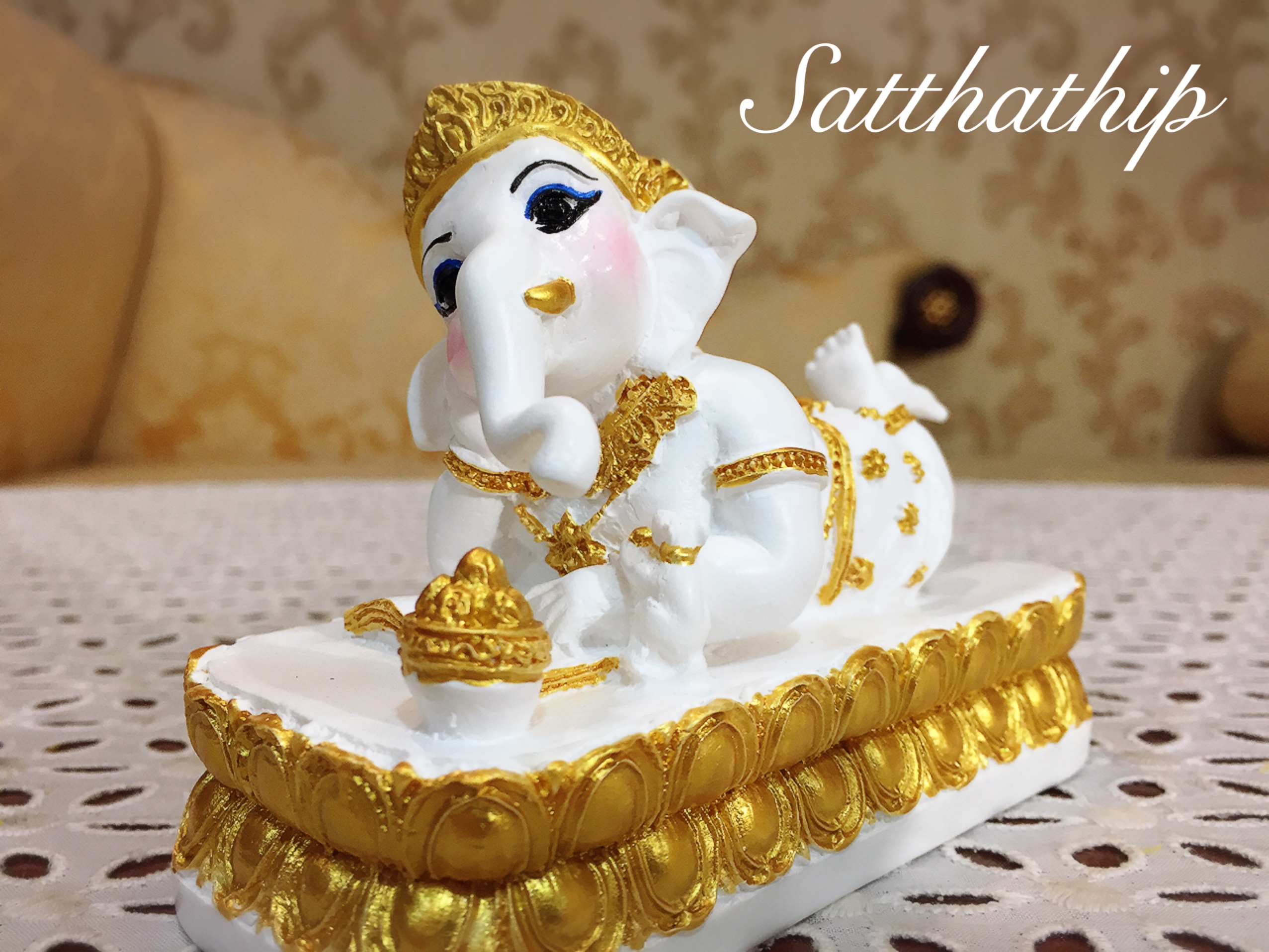 พระพิฆเนศ ปางเสวยสุข (เซรามิก) - Ganesha: Lord of Success