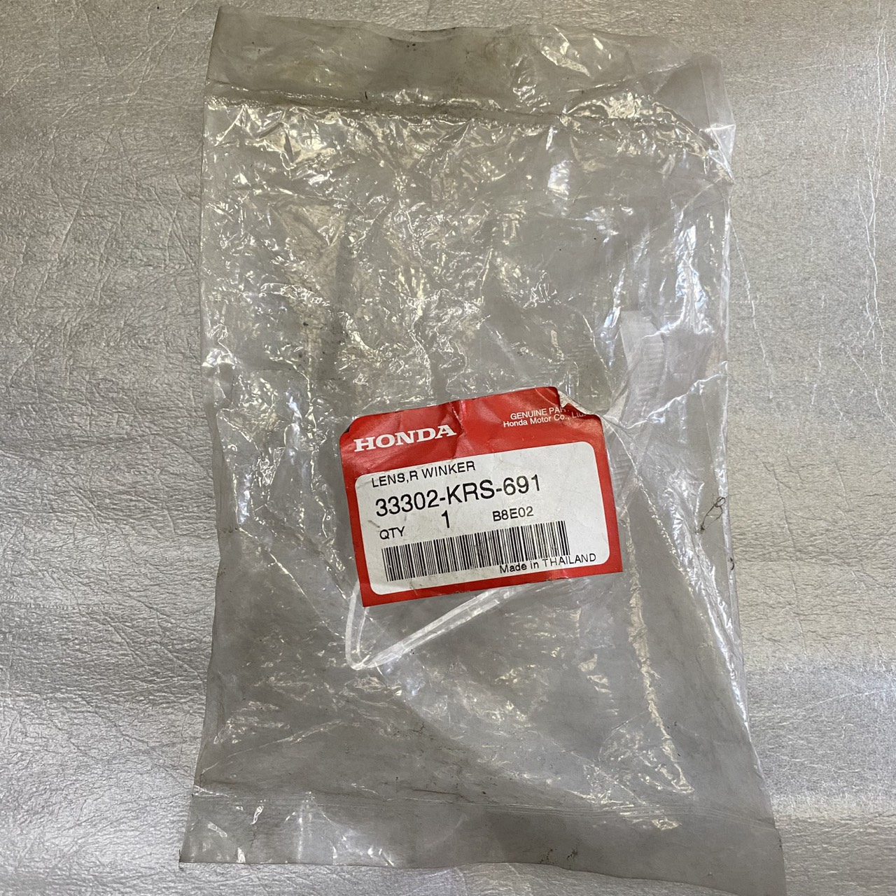 33302-KRS-691 เลนส์ไฟเลี้ยวหน้าขวา WAVE100 อะไหล่แท้ HONDA