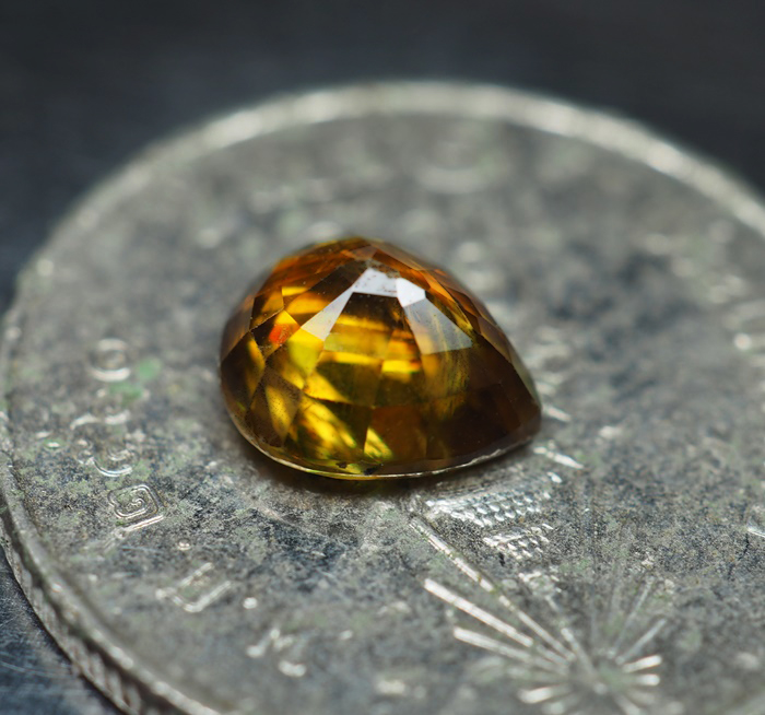 พลอยแท้สฟีน (Sphene) 1.19 กะรัต