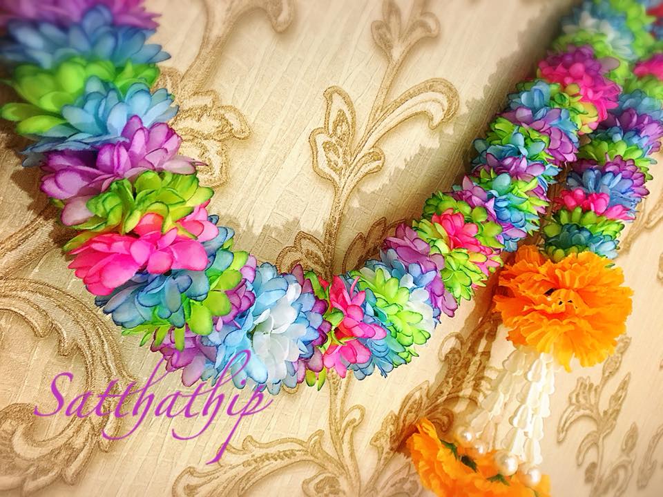 พวงมาลัยผ้าสองชาย [แบบตัดก้านดอก ร้อยแน่น 450 บาท/เมตร]