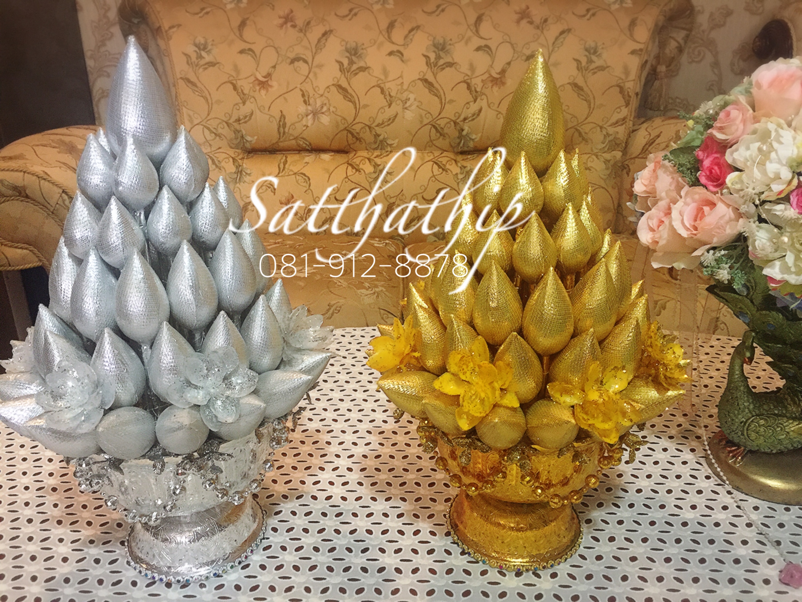 พานพุ่มดอกบัวเงินทอง