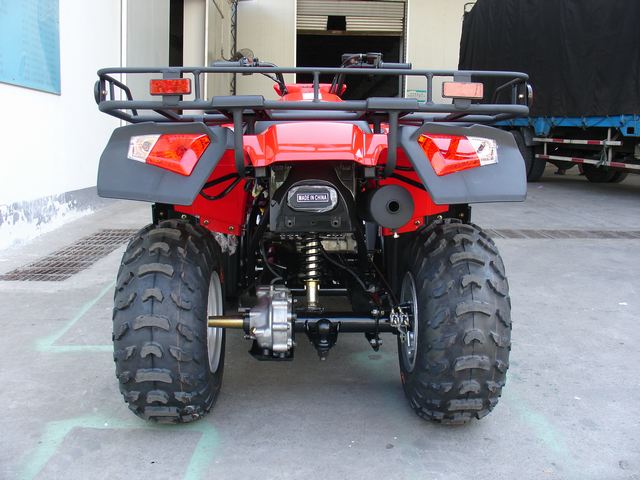 ATV 250CC เครื่องยนต์ YAMAHA ขับเคลื่อนด้วยระบบเพลาคลัทส์ออโต้ เกียร์ออโต้5สปีดพร้อมเกียร์ถอย +วิน(Winch)+ยาง10นิ้ว+เรือนไมล์ไฟบอกเกียร์ในราคาแสนกว่า