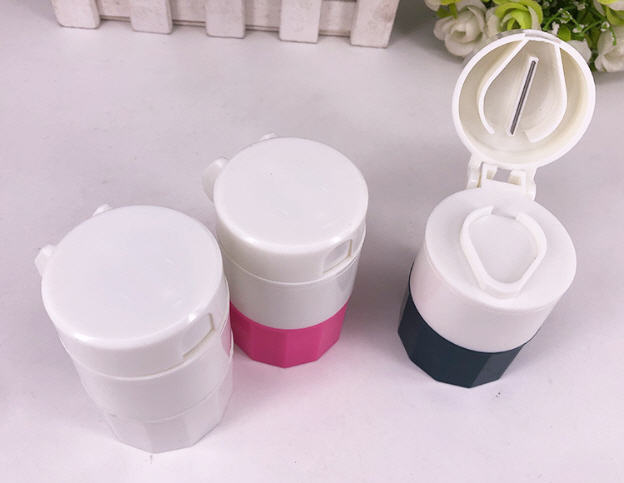 กล่องใส่ยาพร้อมที่ตัดยา,กล่องตัดยา,ที่ตัดเม็ดยา,ที่ตัดยา,มีดหั่นยา