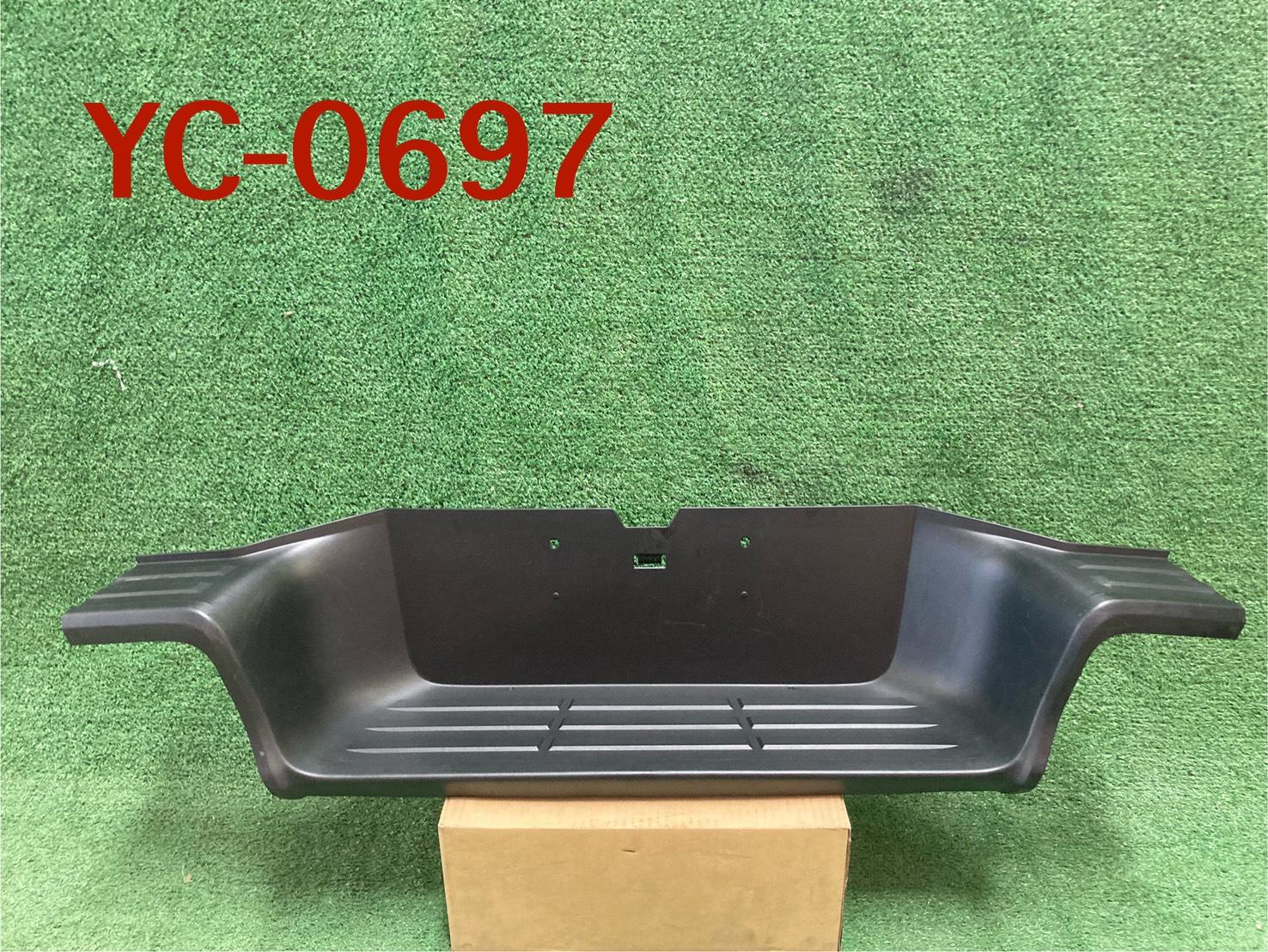 แผ่นรองเหยียบกันชนหลัง Toyota Revo แท้มือสอง