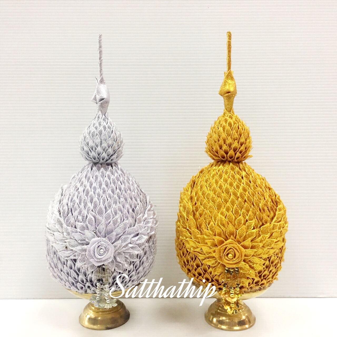 พานพุ่มเงินทอง [3.5 นิ้ว/ 1,850 บาท/คู่]