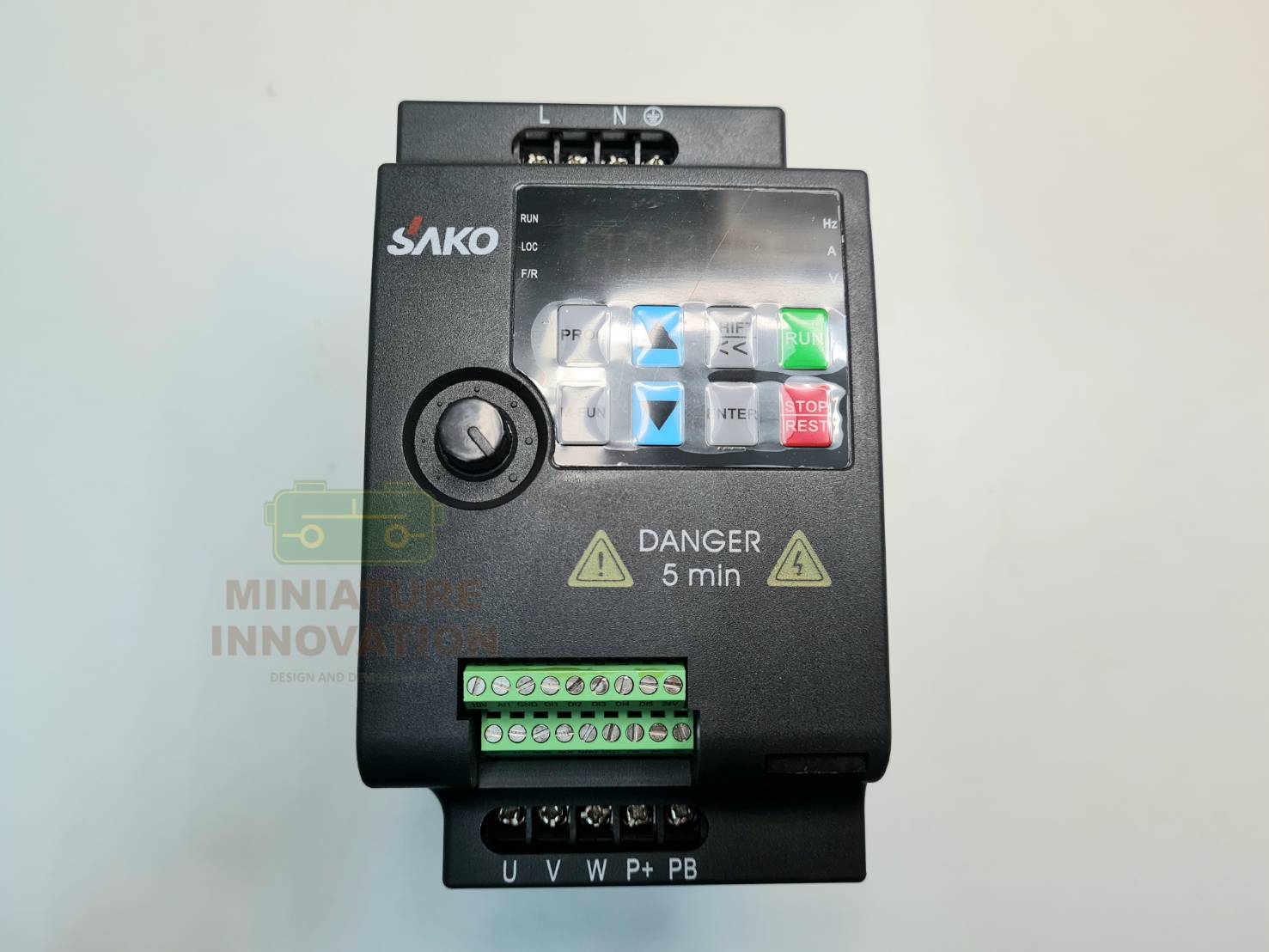 Ski780 Mini Vfd อินเวอร์เตอร์แปลงความถี่ตัวแปลงสําหรับมอเตอร์ 220V/380V 0.75/1.5/2.2Kw SAKO SKI780 220V To 3 เฟส 220V MINI VFDอินเวอร์เตอร์ ตัวแปรความถี่ สำหรับมอเตอร์ ควบคุม ความเร็ว