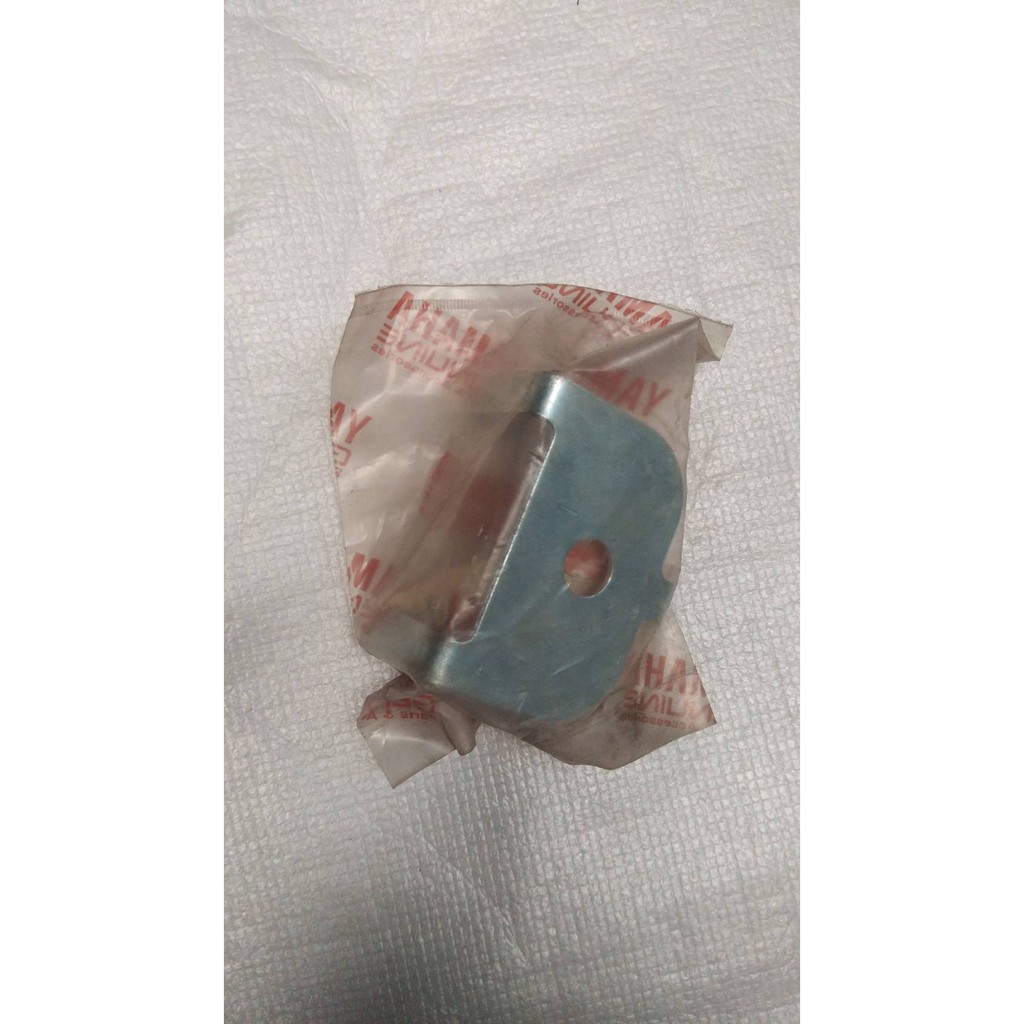 แผ่นยึดตัวตั้งโซ่ สำหรับรุ่น JR120 อะไหล่แท้ YAMAHA 4AC-F539F-00