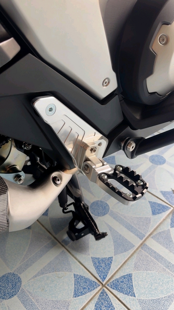 Lightech พักเท้า สำหรับ X-ADV 750 2021+