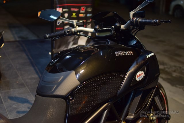 Carbonworld กันรอยถังคาร์บอน (Tank cover carbon) สำหรับ Diavel