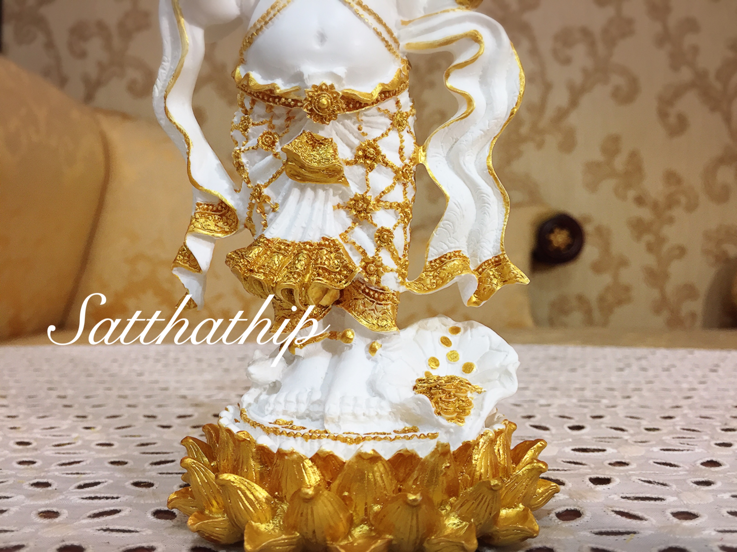 พระพิฆเนศ ปางประทานพร โปรยเงิน (เซรามิก) - Ganesha: Lord of Success