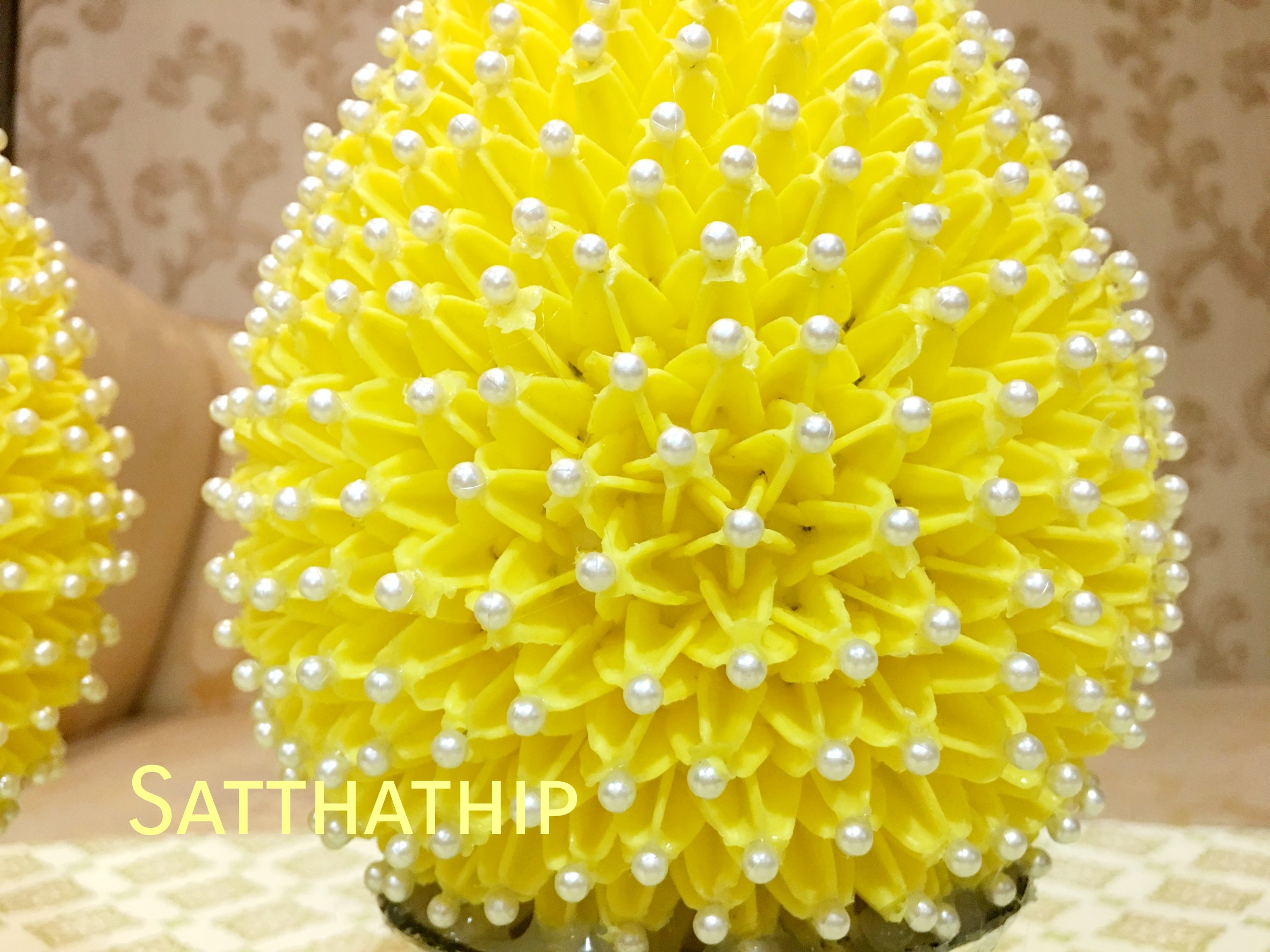 พานพุ่ม - พานพุ่มสักการะ - พานพุ่มดอกรัก - พานพุ่มดอกรักประดิษฐ์ (พลาสติก) - พานพุ่มสีเหลือง - Panpum