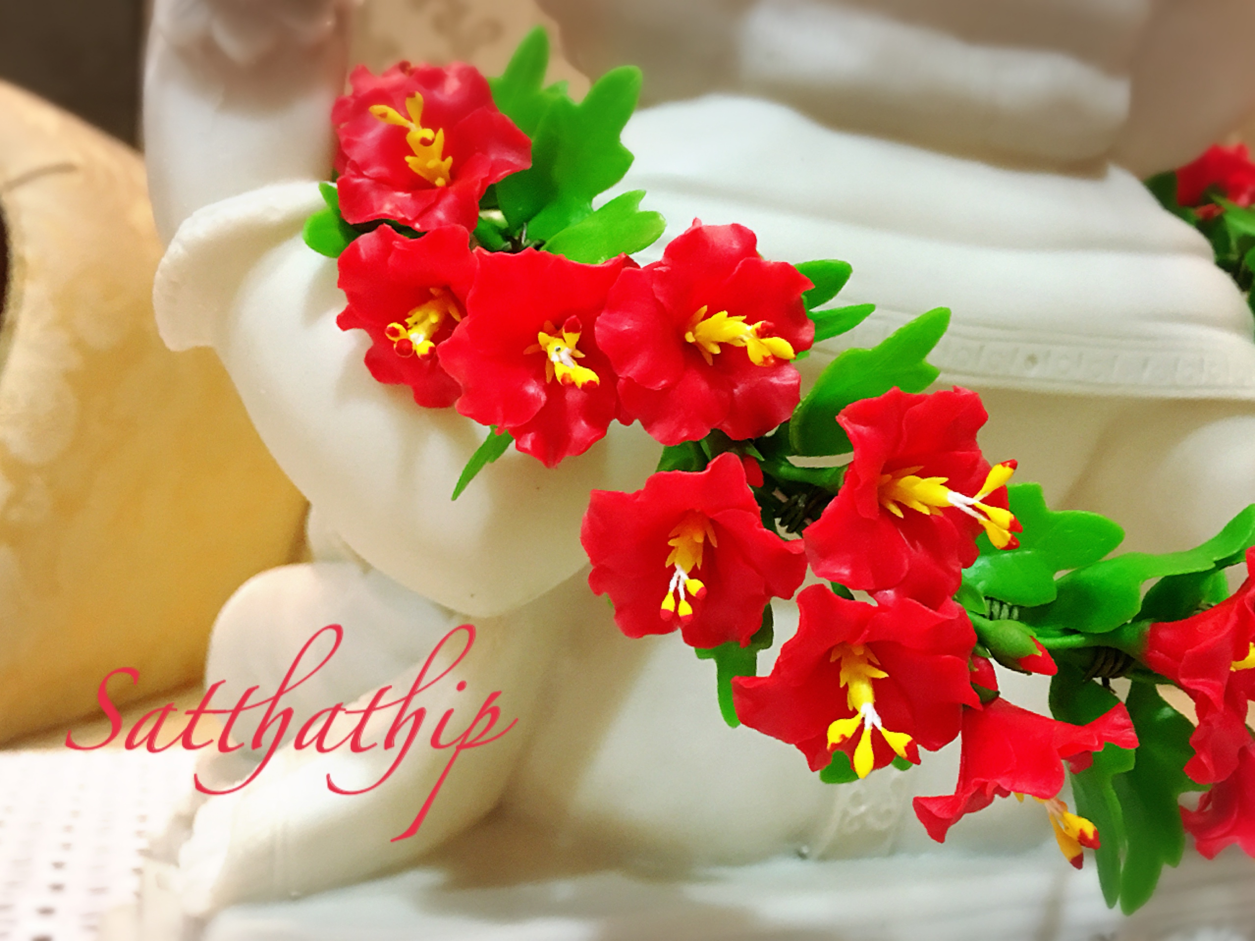 ดอกชบา - พวงมาลัยดอกชบา สีแดง ประดิษฐ์จากดิน/พวงมาลัยถวายพระพิฆเนศ-พระแม่ - Garland
