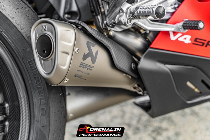 ท่อ Akrapovic full system สำหรับ Panigale V4 (For Exhibition only)