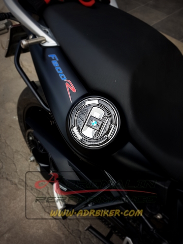 สติ๊กเกอร์คาร์บอนแท้ สำหรับแปะฝาเติมน้ำมัน ของ F800R