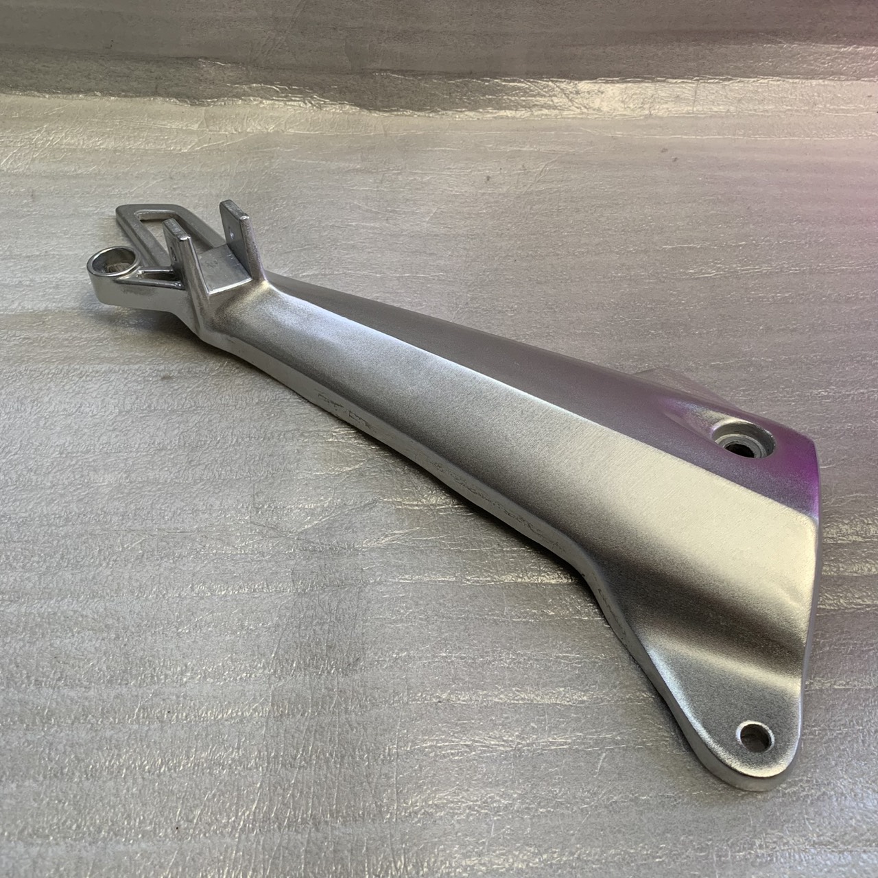 50715-KPH-900 ขายึดพักเท้าหลังขวา WAve125D, S,R WAVE125I 2004-2005 อะไหล่แท้ HONDA