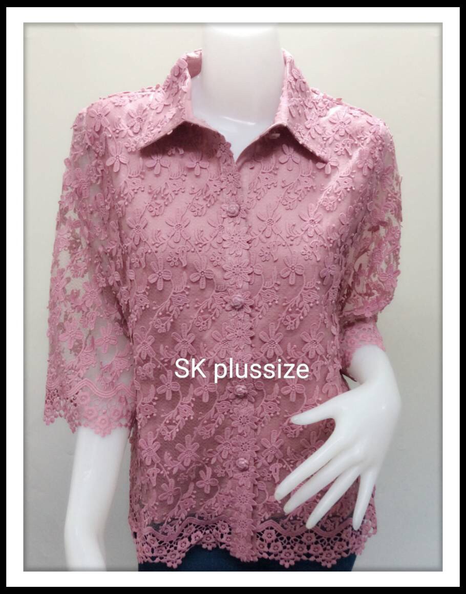 เสื้อเชิ้ตลูกไม้ดอกลอย สีกะปิ รอบอก 44 นิ้ว