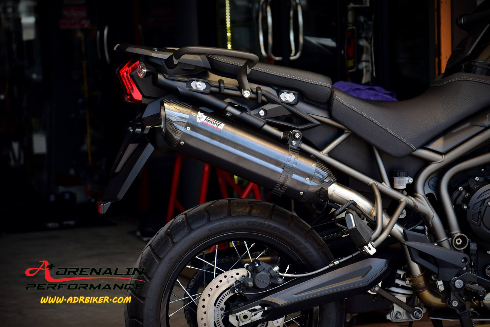 ท่อ MIVV Suono Black Steel Slip-on สำหรับ Triumph Tiger800/800XC (For Exhibition only)