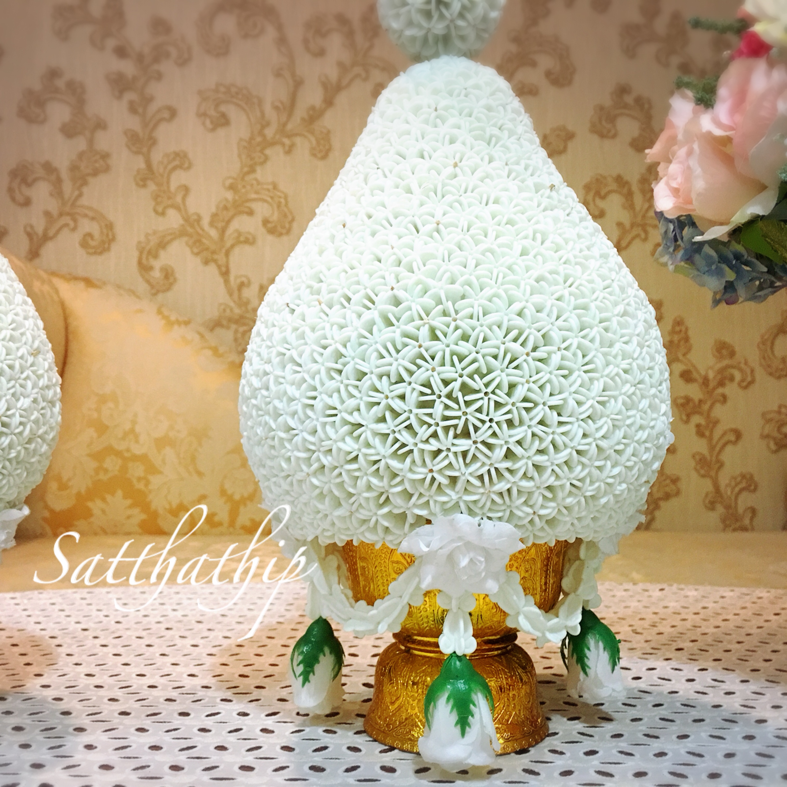 พานพุ่ม - พานพุ่มสักการะ - พานพุ่มดอกรัก - พานพุ่มดอกรักประดิษฐ์ (พลาสติก) - พานพุ่มสีขาว - Panpum