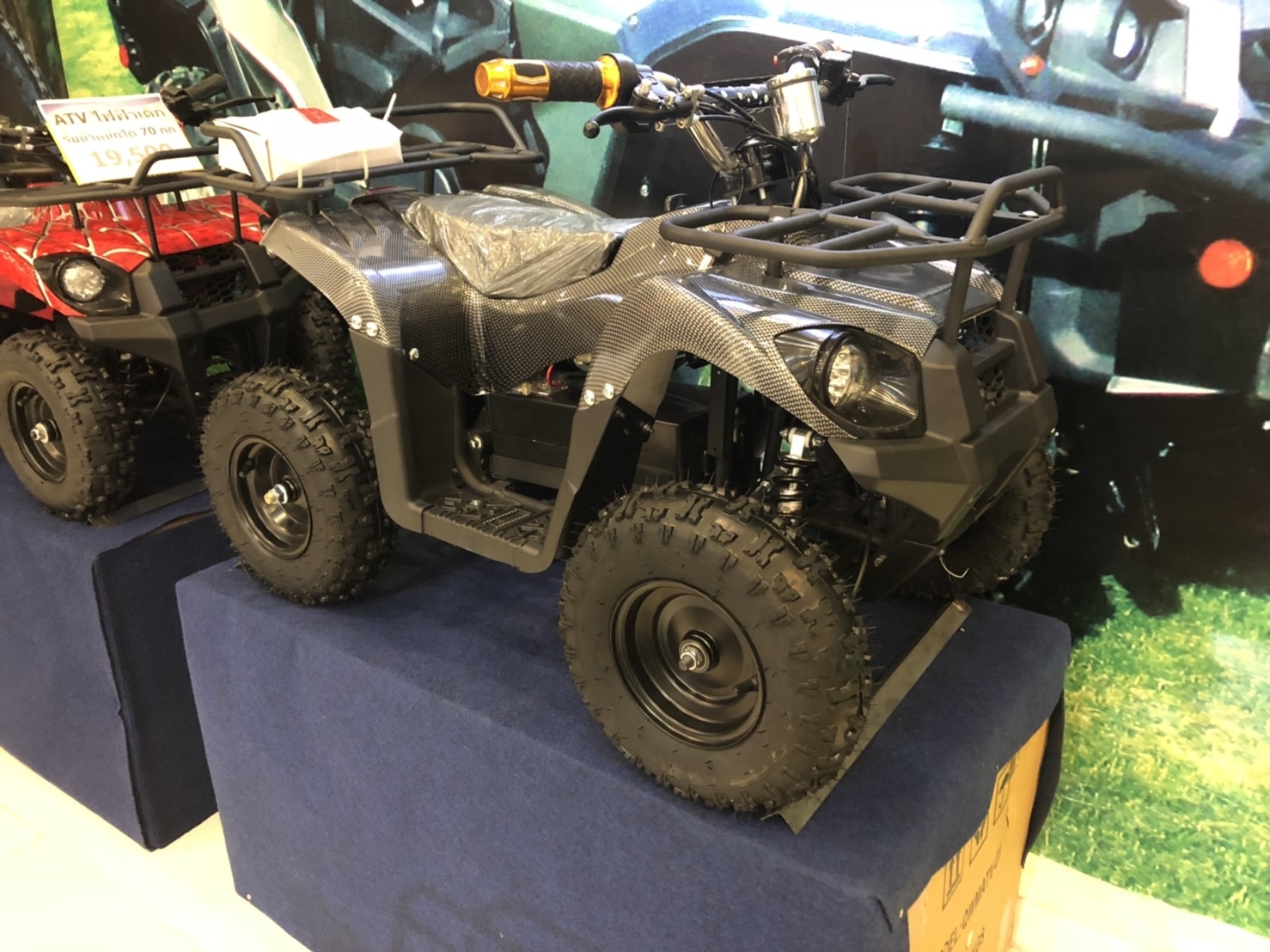 ATV ขับเคลื่อนด้วยระบบมอเตอร์ไฟฟ้า เหมาะสำหรับเด็ก 4 ขวบขึ้นไปเงียบและปรอทภัยแบตชาร์ทกับไฟบ้านได้ สินค้าจากโรงงานมาตราฐานอะไหล่มีเปลี่ยนทุกชิ้น