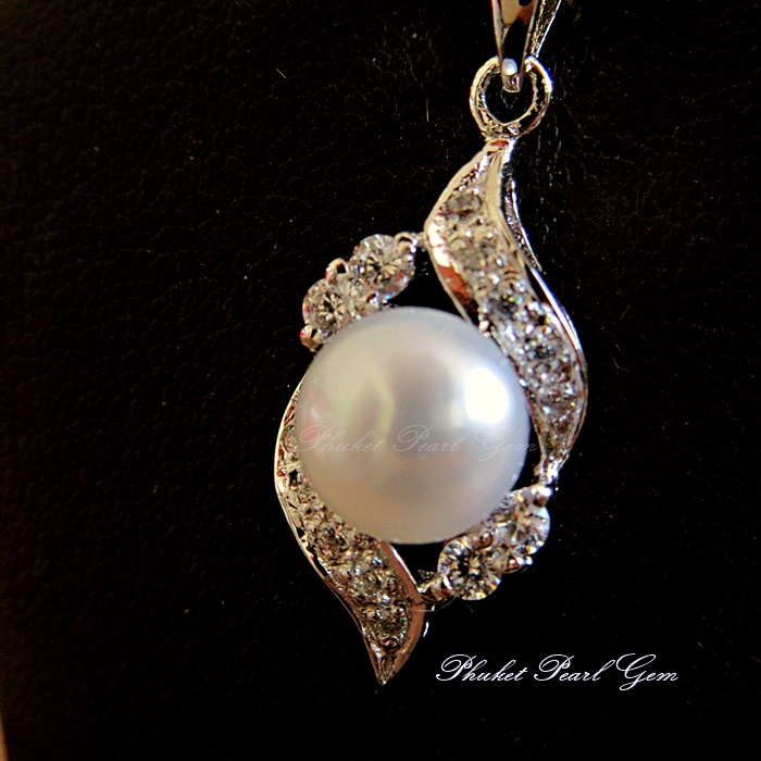 Sterling Silver White Pearl Flower Pendant