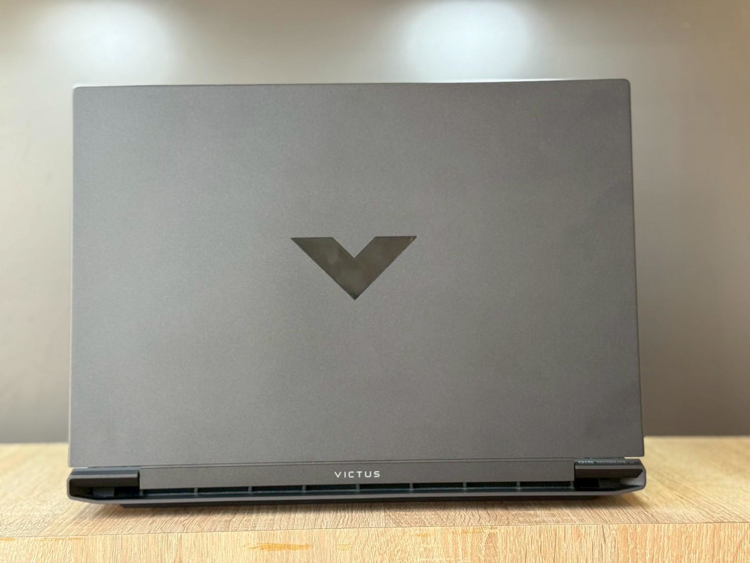 HP VICTUS 15-FA2713TX (MICA SILVER)