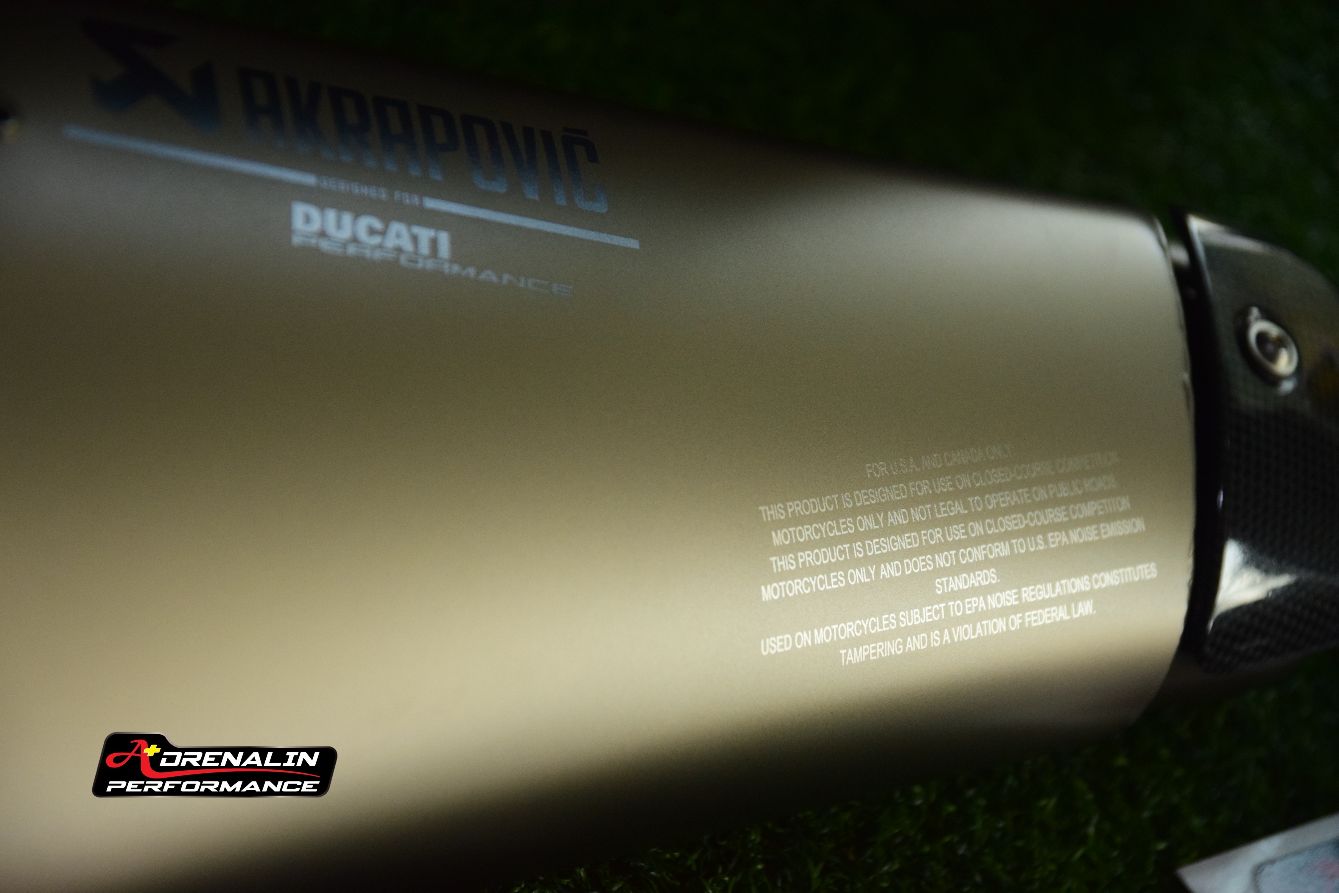ท่อ Akrapovic สลิปออน สำหรับ Panigale V2 (For Exhibition only)