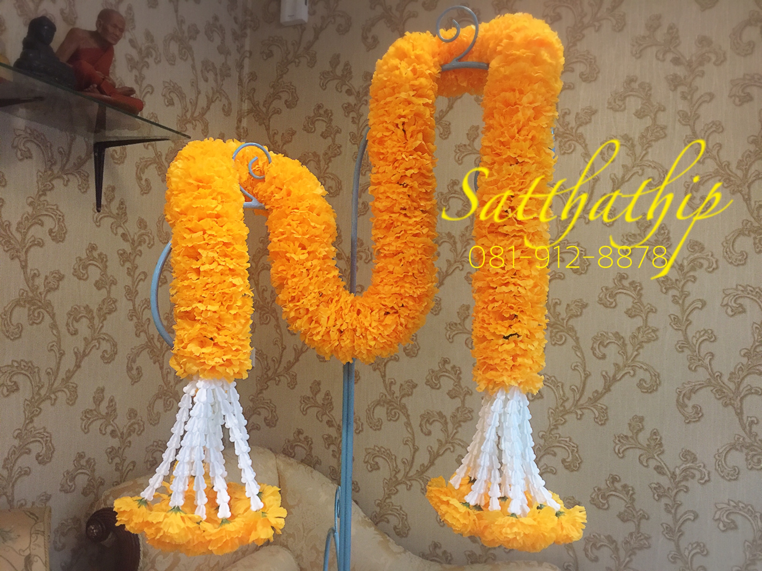 พวงมาลัยผ้าสองชาย [แบบตัดก้านดอกร้อยแน่น 450 บาท/เมตร]