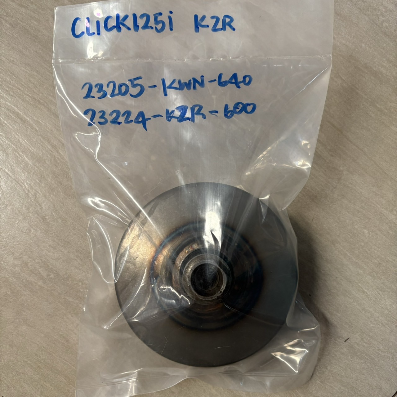 PD000820 ชุดล้อขับสายพานหลังCLICK125i KZV 23205-KWN-640 หน้าสัมผัสที่อยู่กับที่ของพูลเลย์ 23224-KZR-600 หน้าสัมผัสเคลื่อนที่ของพูลเล่ย์