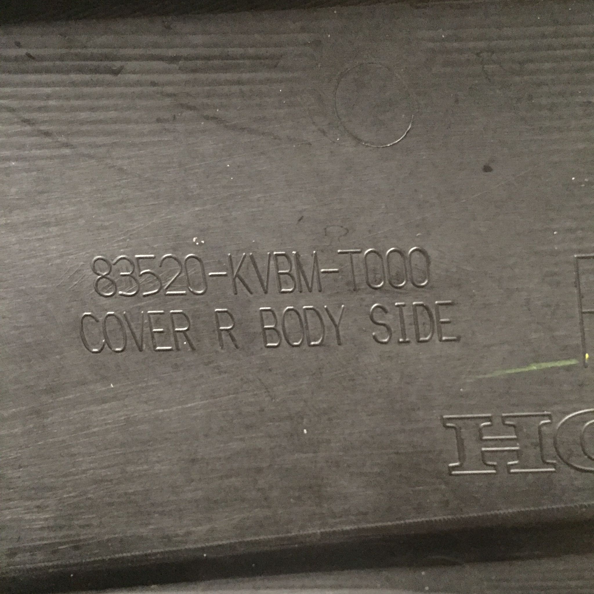 83520-KVB-T00ZA ฝาครอบท้ายตัวในด้านขวาสีดำ CLICK-I 2008 อะไหล่แท้ HONDA