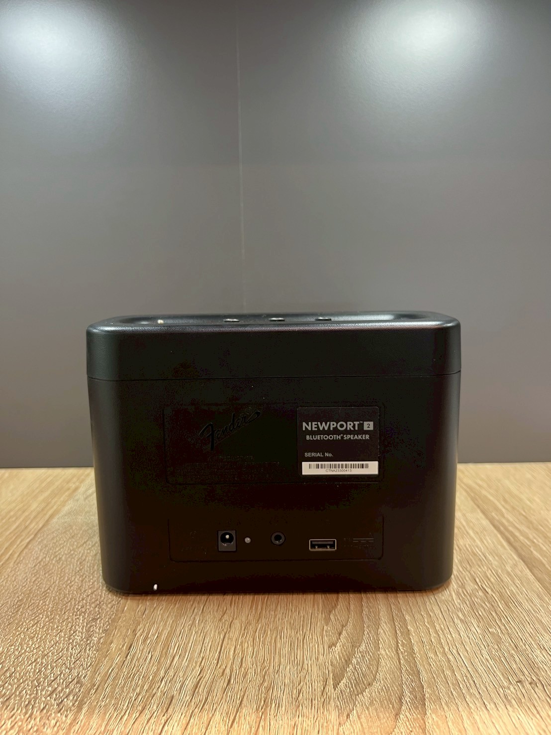 Fender Newport 2 Black/Gold