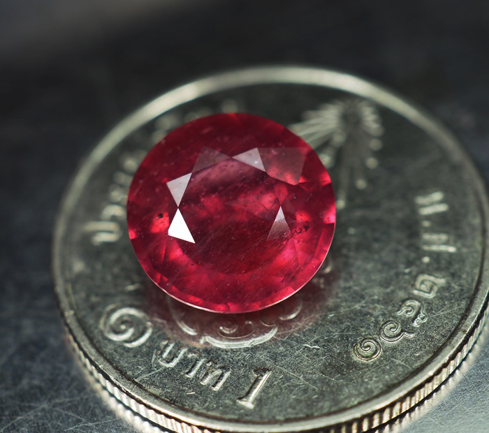 พลอยทับทิม (Ruby) 2.75 กะรัตสีแดงชมพู