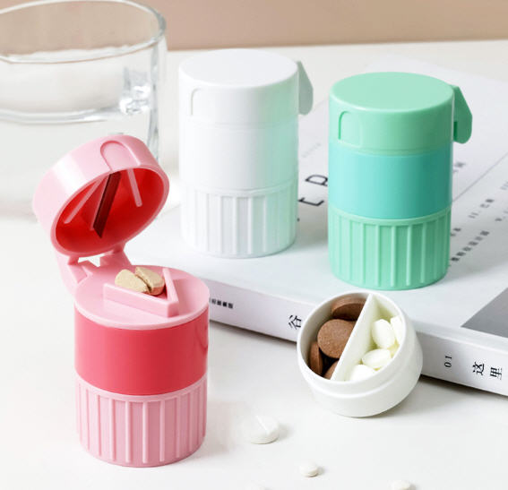 กล่องใส่ยาพร้อมที่ตัดยา,กล่องตัดยา,ที่ตัดเม็ดยา,ที่ตัดยา,มีดหั่นยา