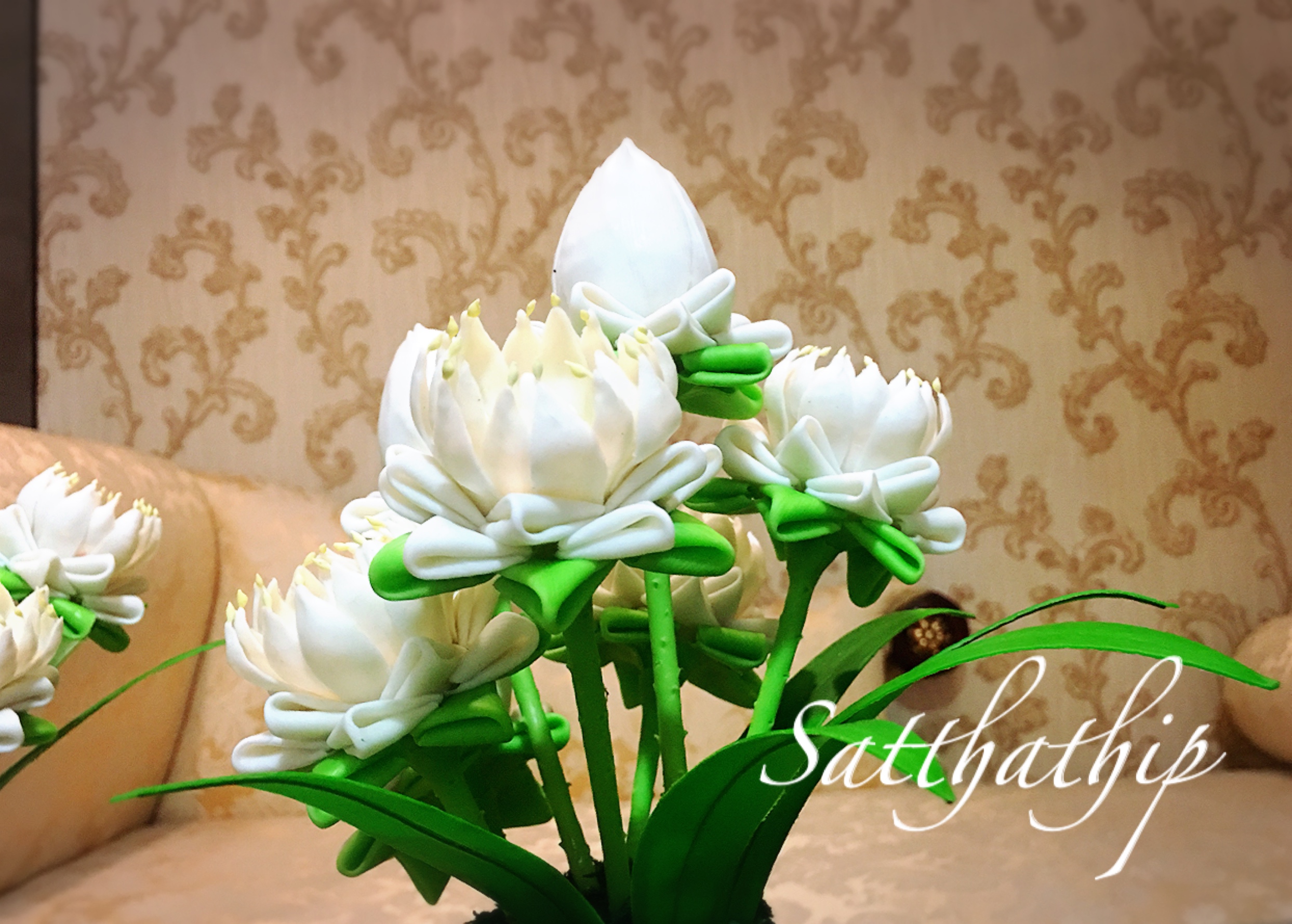 แจกันดอกบัว - ดอกบัวประดิษฐ์ - แจกันดอกบัวพับสีขาว (ข้างละ 7 ดอก) ประดิษฐ์จากดิน - แจกันดอกบัวประดิษฐ์ - Lotus Flower