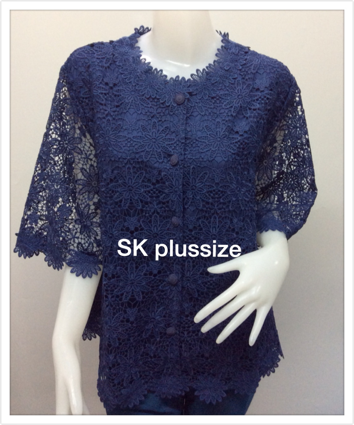 เสื้อลูกไม้ทรงเอ คอกลม สีกรมท่า รอบอก 46 นิ้ว