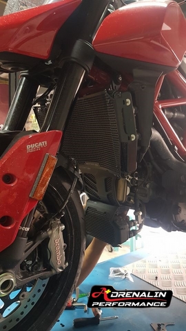 Evotech การ์ดหม้อน้ำ (Radiator guard) สำหรับ HyperMotard 950